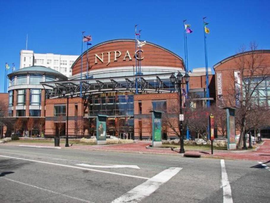 Beautiful 2Br Apt/Ewr Airport/King /Free Parking Newark Zewnętrze zdjęcie